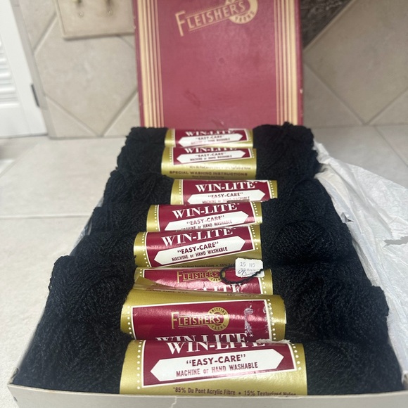 Fleisher’s Other - VINTAGE YARN:  19 SKEINS - FLEISHER’S WIN-LITE EASY-CARE YARN…….BLACK🖤🖤🖤🖤